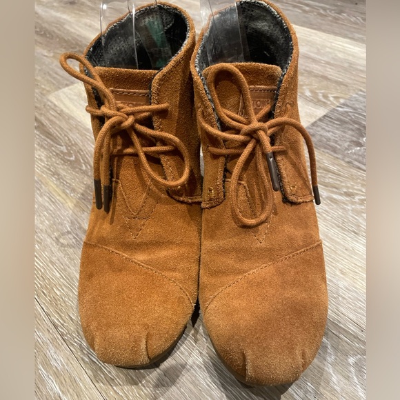 TOMS Ankle Boots - Picture 3 of 11